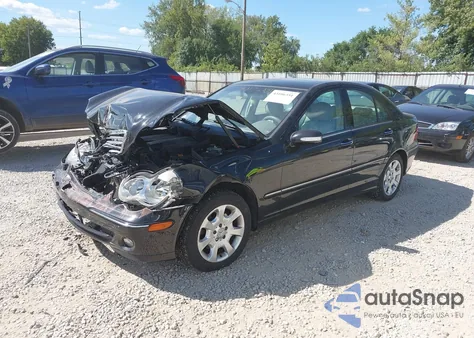 2005 Mercedes-Benz C 240 Luxury 4Matic z USA, uszkodzony, nr VIN WDBRF81J05F655841